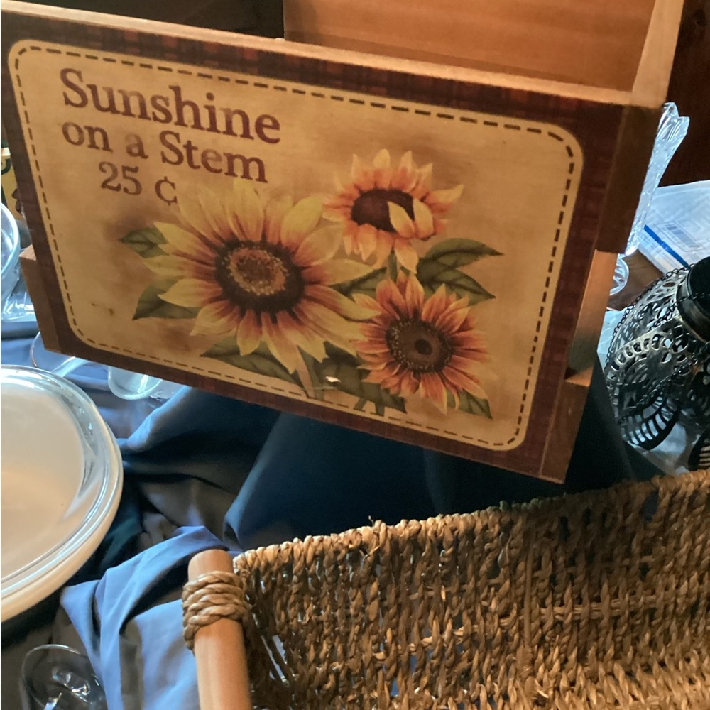 2 containers, 1 wooden with sunflowers, one woven with wooden handles. - Picture 1 of 13
